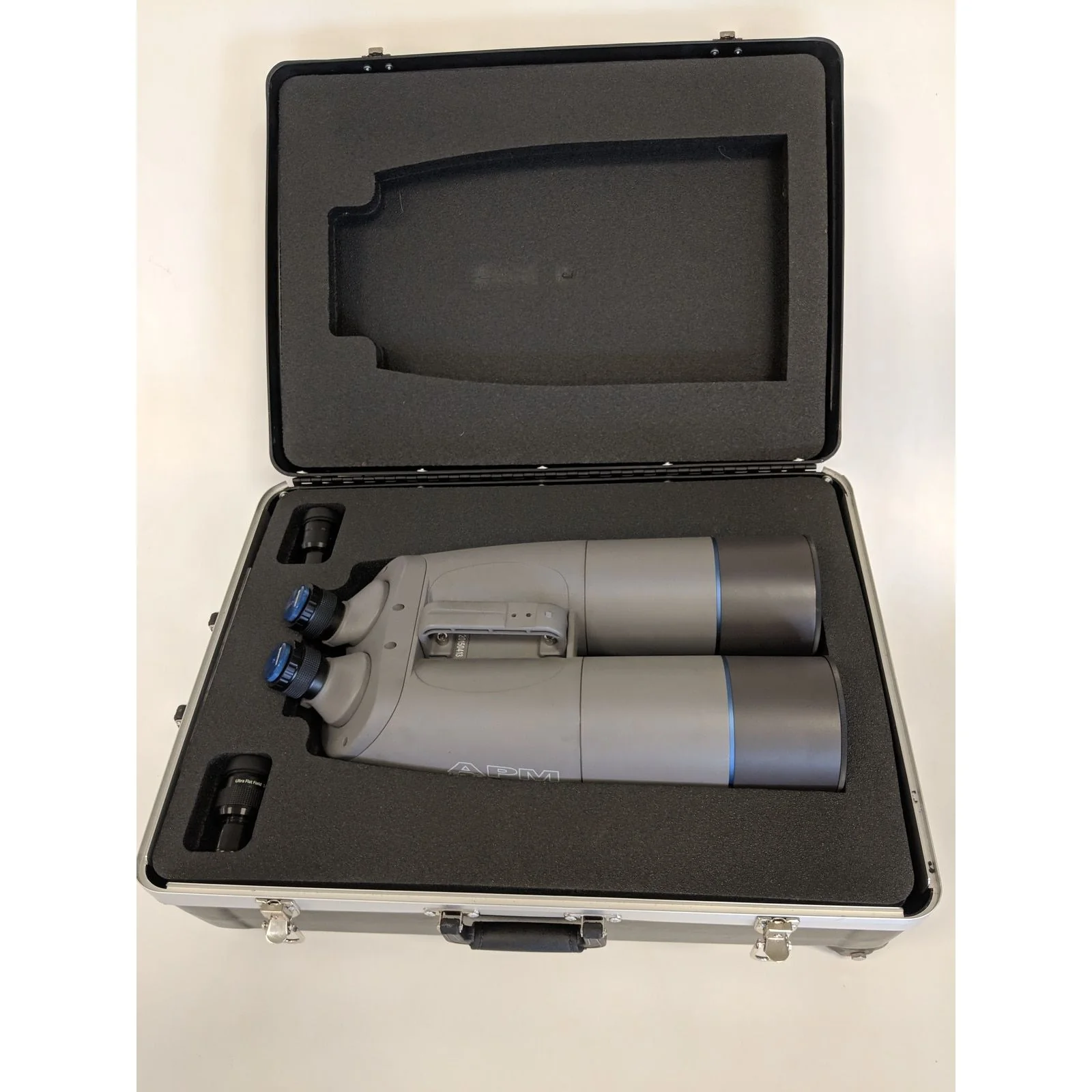 JMI Binocular Carrying Case Standard (without Wheels and retractable handle) - APM 28 x 110 - Image 3